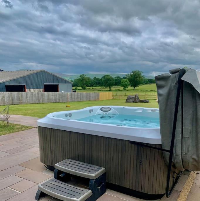 Coed Farm-Hot Tub-Sleeps 12-Near Brecon Villa Buitenkant foto