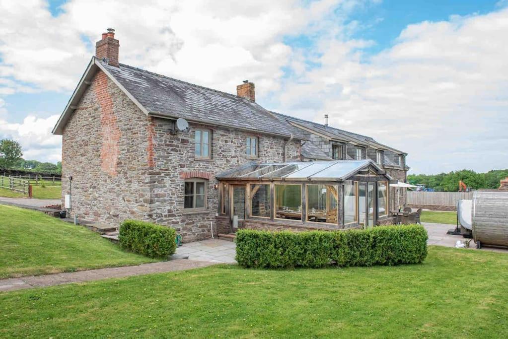 Coed Farm-Hot Tub-Sleeps 12-Near Brecon Villa Buitenkant foto