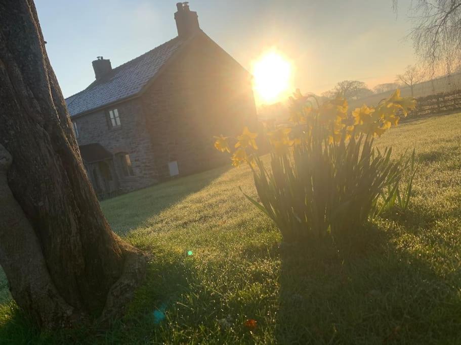 Coed Farm-Hot Tub-Sleeps 12-Near Brecon Villa Buitenkant foto