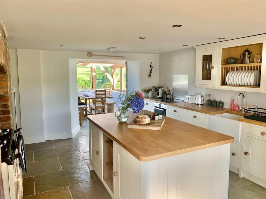 Coed Farm-Hot Tub-Sleeps 12-Near Brecon Villa Buitenkant foto