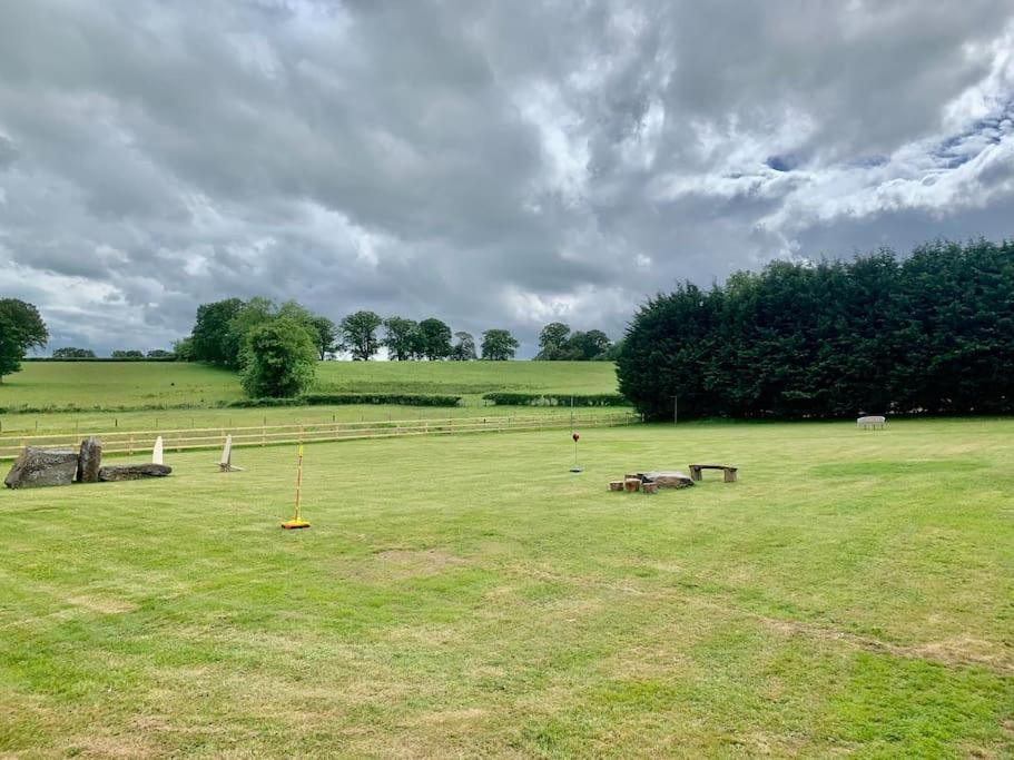 Coed Farm-Hot Tub-Sleeps 12-Near Brecon Villa Buitenkant foto