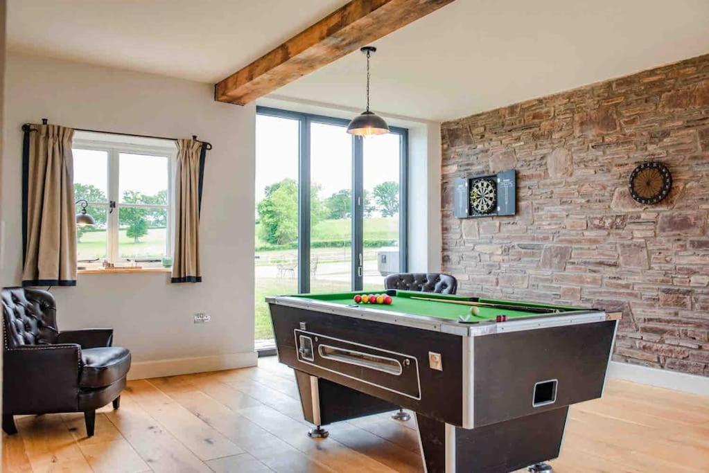Coed Farm-Hot Tub-Sleeps 12-Near Brecon Villa Buitenkant foto